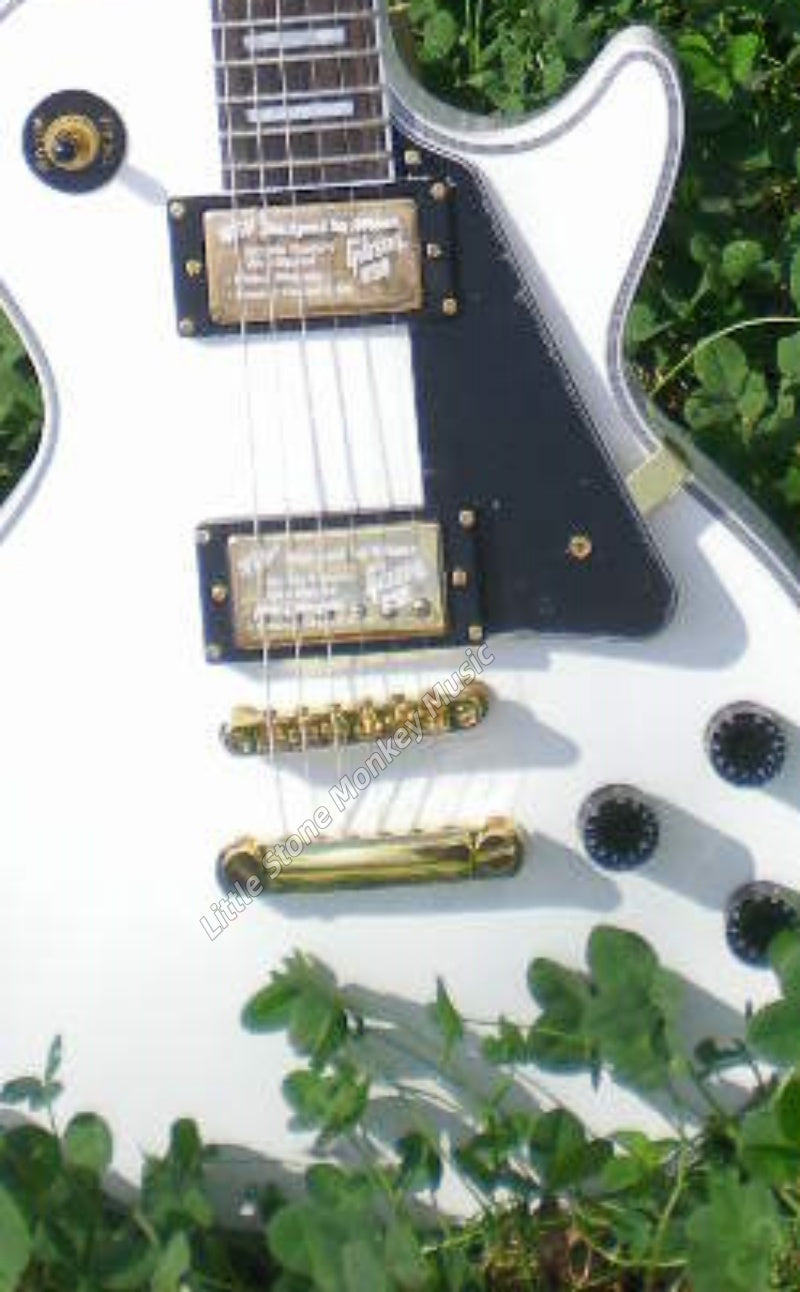 High Quality  Electric Guitar Factory Customized Electric Guitar with Silver Burst Finish with A Top Quality470