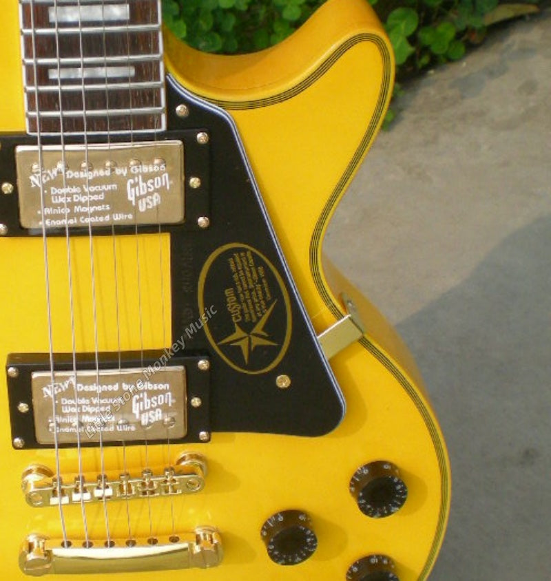 High Quality  Electric Guitar Factory Customized Electric Guitar Yellow Electric Guitar Star Pickguard Gold Hardware HH Pickup489