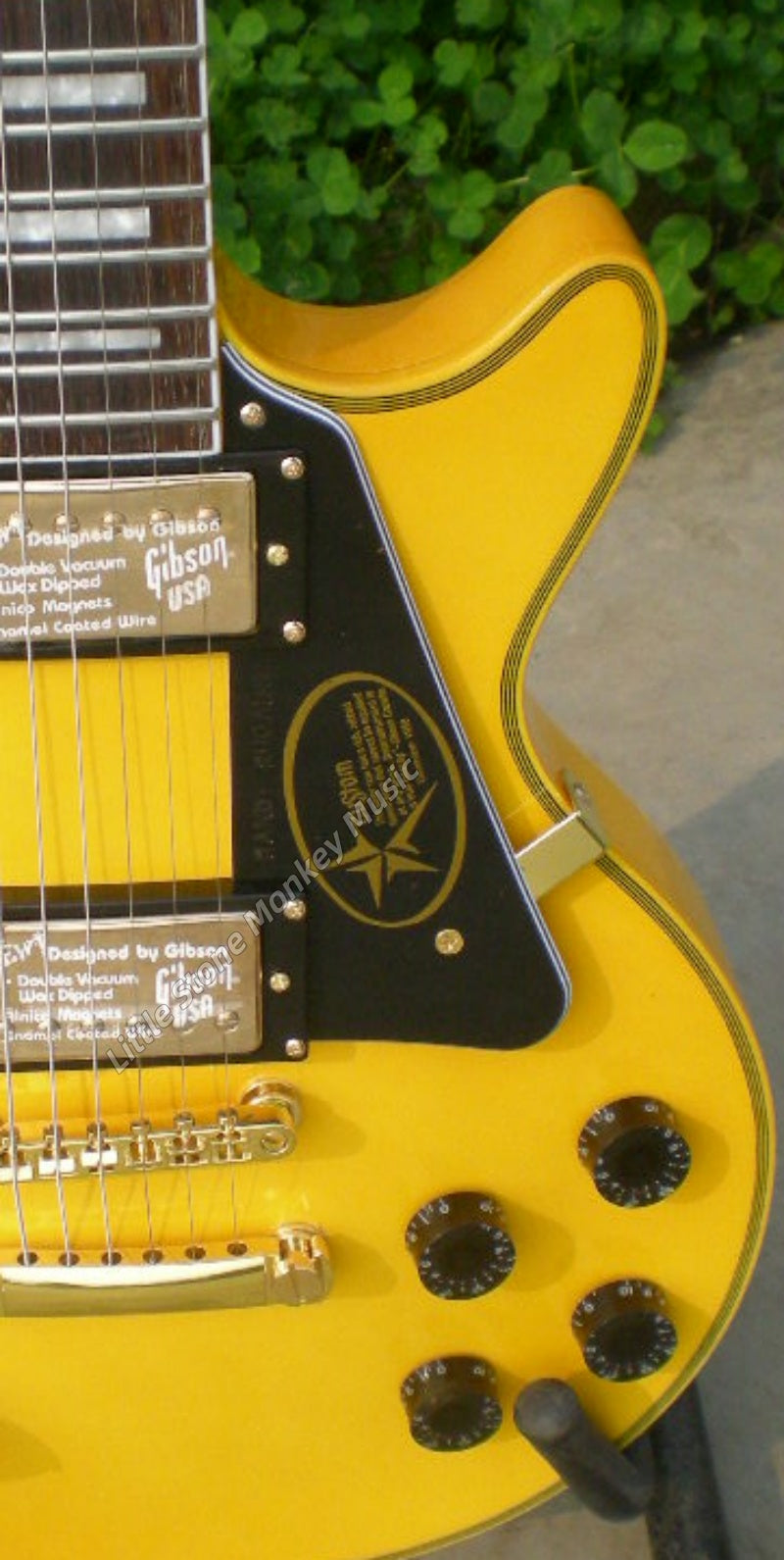 High Quality  Electric Guitar Factory Customized Electric Guitar Yellow Electric Guitar Star Pickguard Gold Hardware HH Pickup489
