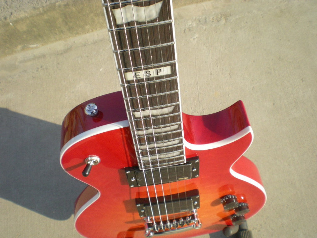Classic Red Color Electric Guitar Sunburst Quilt Maple Wolfgang Style Electric Guitar Double Lock Tremolo HH Pickups Rock Guitar Fen EVH